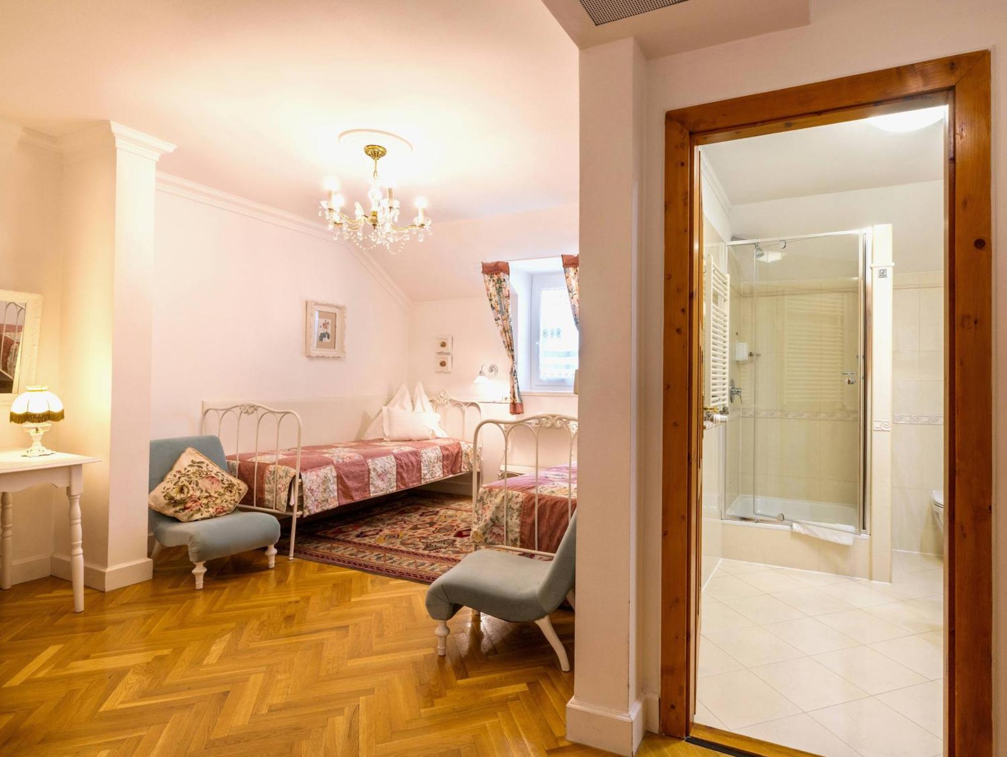 Boutique Hotel Szarcsa Секешфехервар Экстерьер фото
