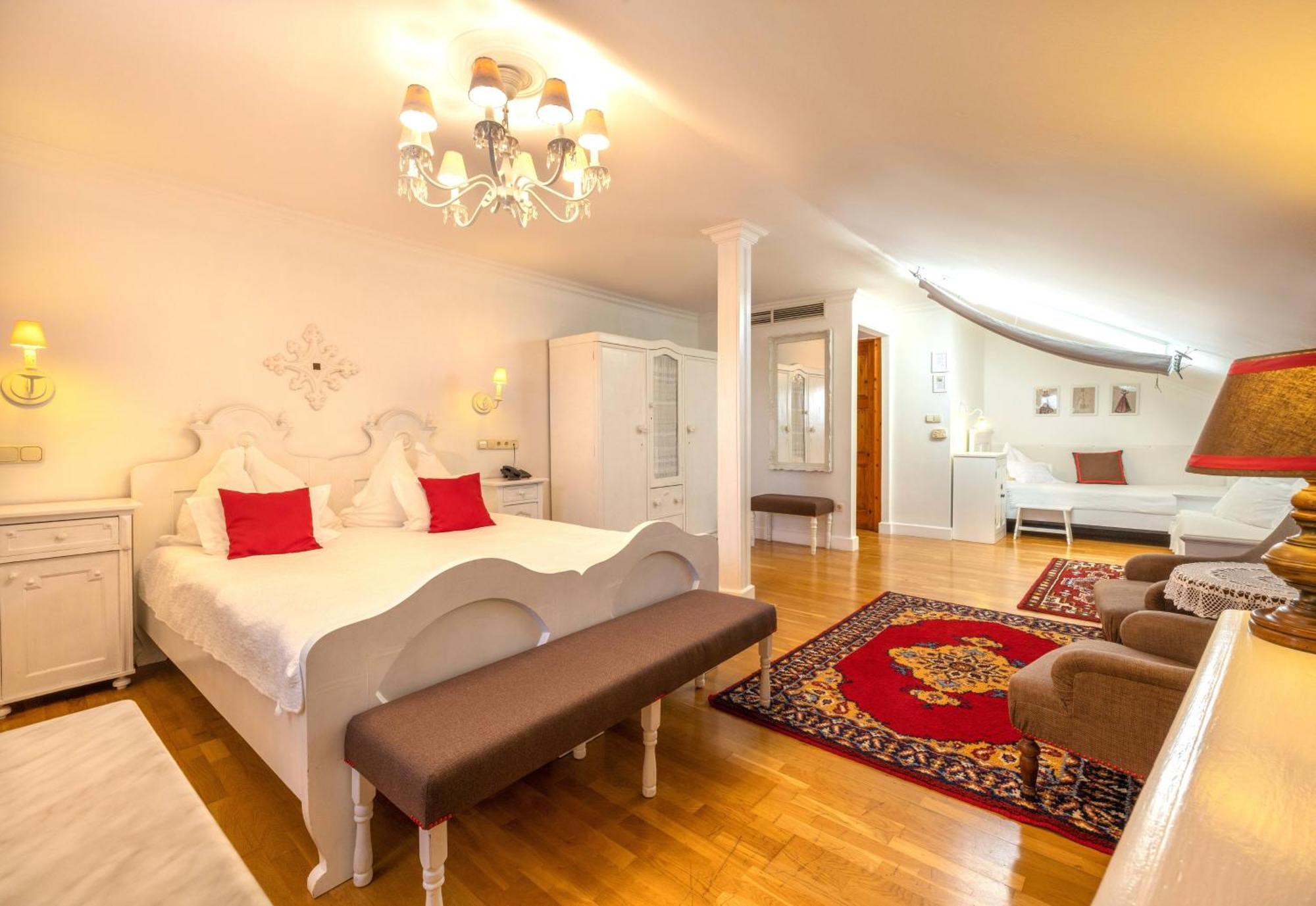 Boutique Hotel Szarcsa Секешфехервар Экстерьер фото