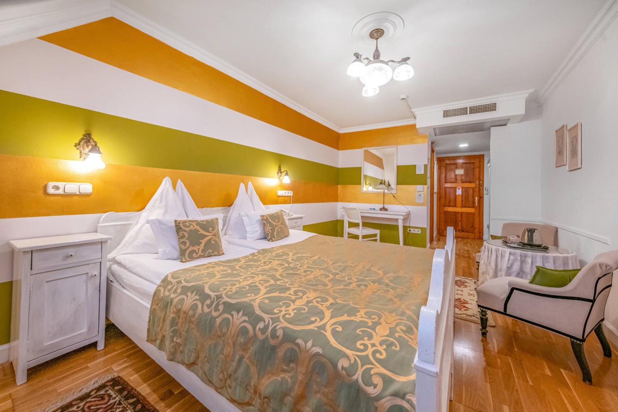 Boutique Hotel Szarcsa Секешфехервар Экстерьер фото
